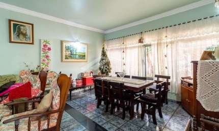 Casa térrea com salão à venda com 290m², 3 quartos (1 suíte), 2 vagas - Jd. Pinhal - Guarulhos/SP
