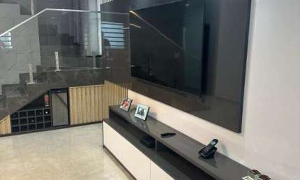 Sobrado com fino acabamento com 228m² com 3 dormitórios, 1 suite, 5 vagas e piscina à venda, Parque Flamengo, Guarulhos, SP