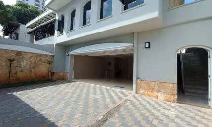 Casa assobradada reformada na vila rosália, com 3 dormitórios 5 vagas na garagem,  piscina e churrasqueira.