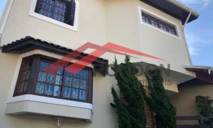 Sobrado à venda na Vila Galvão - 420 m² - 4 dormitórios - 2 suítes - churrasqueira - piscina - 5 vagas ou mais.