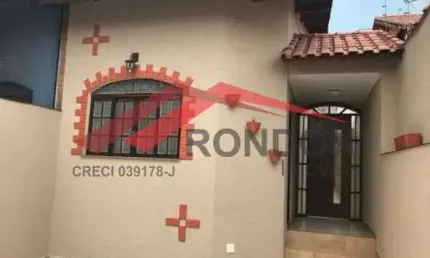 Sobrado à venda no bairro Parque Renato Maia - 3 dormitórios - 1 suíte - 2 banheiros - área gourmet com churrasqueira - 2 vagas.