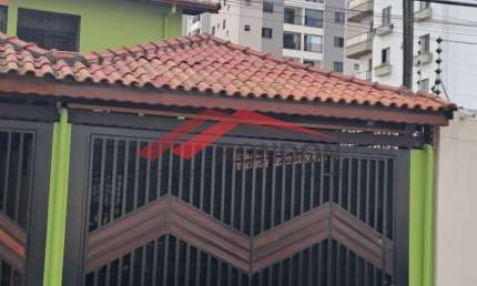 Sobrado para locação no Jardim Vila Galvão - 225 m² - 3 dormitórios - 1 suíte - 1 banheiro - Quintal - Churrasqueira - 4 vagas.