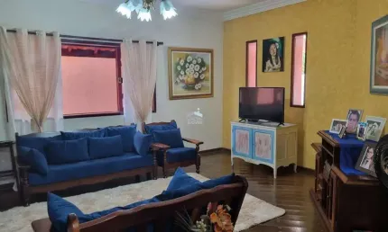 Venda de Casa em Condomínio em Campinas-SP com 4 Quartos, 2 Suítes, 2 Salas e 501m² de Área
