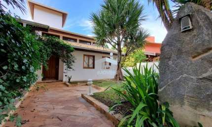 Casa em condomínio exclusivo em Sousas, Campinas-SP: 3 quartos, 1 suite, 2 salas, 4 banheiros, 4 vagas, 291,39 m²!