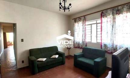 CASA À VENDA EM CAMPINAS, NO BAIRRO BOSQUE, TRES QUARTOS.