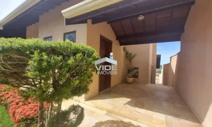 Casa em Condomínio à Venda em Campinas-SP - Loteamento Caminhos de São Conrado (Sousas) - 3 Quartos, 1 Suíte, 2 Salas, 4 Banheiros, 4 Vagas de Garagem - 300 m².