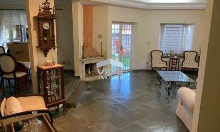 Casa em Condomínio de Sousas  4 Quartos, 1 Suíte, 2 Salas, 5 Banheiros, 2 Vagas na Garagem  Campinas-SP