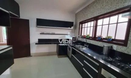 Casa térrea em Condomínio, Sousas, Campinas-SP: 2 Quartos, 2 Suítes, 3 Salas, 2 Banheiros, 4 Vagas - 219,18 m²