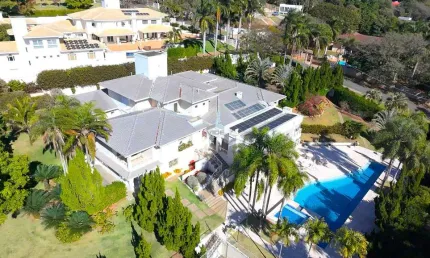 Imponente mansão de luxo no Condomínio Sans Souci em Valinhos-SP: 8 quartos, 8 suítes, 6 salas, 14 banheiros, 13 vagas, 1.465m².