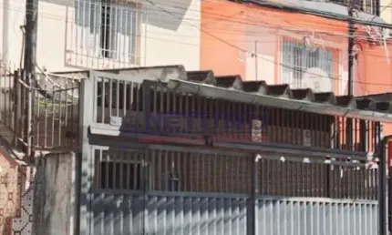 Casa p/renda ou morar sendo a 1ª com 02 dorms, sala, cozinha, 02 wcs, 01 vaga- 2ª 01 dorm, sala, coz
