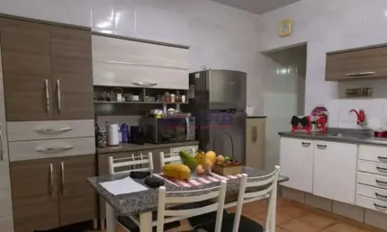 Ótima casa  na Vila Gustavo  com 2 dorms, sala, cozinha, 01 vaga, em ótima  localização.