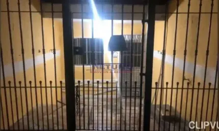 Casa em vila particular na Vila Medeiros com 02 dorms, sala, cozinha, wc, (sem vaga) em ótimo local.
