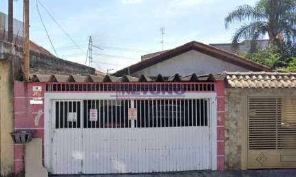 Linda casa Térrea no Jardim Modelo, com 02 dorms, sala, cozinha, wc, 03 vagas, + 01 dorm nos fundos.