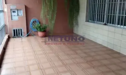 Casa térrea no jardim brasil com 03 dorms, sala espaçosa, cozinha, 02 wcs, lavanderia, 02 vagas.