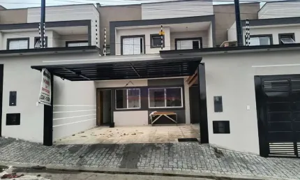 Sobrados novos na Vila Santa Terezinha, 02 suítes, 03 wcs, sala conjugada com a cozinha, 02 vagas.