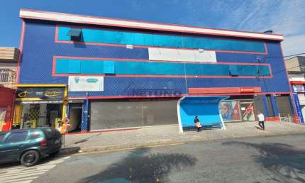 Salão com 750m² e estacionamento coberto com 10 vagas no Parque Jurema