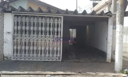 Casa térrea no Jardim Brasil com 02 dorms, sala de estar, cozinha, 02 wcs, lavanderia e 02 vagas.