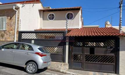 Sobrado na Vila Medeiros com 03 dorms, sala, cozinha, 03 wcs, 04 vagas, + dep. emprgada, ótimo local