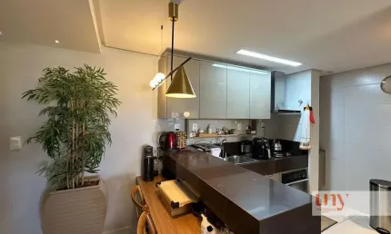 Apartamento com 2 quartos porteira fechada em prédio seminovo próximo da praia no Cabo Branco