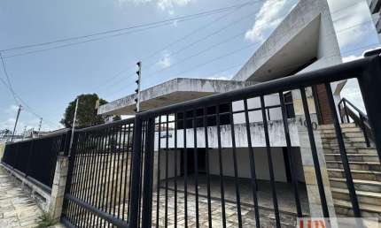 Casa em área comercial em Tambauzinho com 768 m² de terreno!