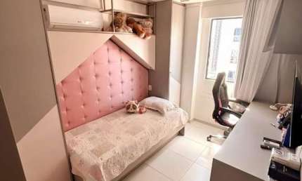 Apartamento em andar alto, todo ambientado com 3 quartos e 2 vagas no Brisamar