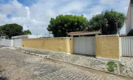 Casa com 256 m² e 3 quartos em ótima localização no bairro dos Estados