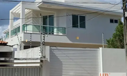 Casa com 5 suítes e piscina no bairro de Intermares