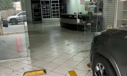 Prédio com 3 salas para alugar na Rua Fradique Coutinho, Pinheiros, São Paulo