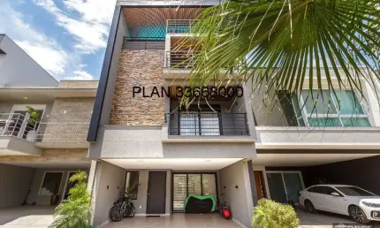 Luxuosa casa em condomínio no Ecoville, Porto Alegre-RS: 4 quartos, 4 suítes, 2 salas, 5 banheiros, 3 vagas de garagem, 450m². Venha conferir!