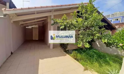 Casa 2 dormitórios no Centro de Mongaguá 100 metros da praia