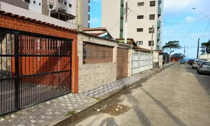 Casa no centro de Mongaguá apenas 50 metros  da praia
