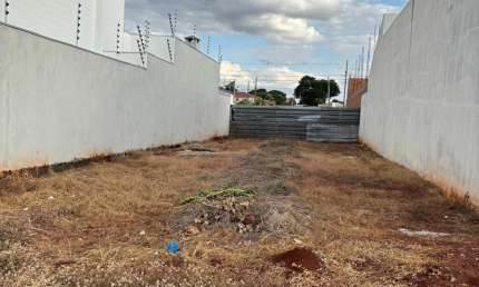 Terreno à venda na Rua Sindicalista Antônio Elizeu Deganutti, 454, Bom Jardim, Maringá