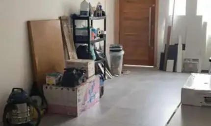 Casa térrea recém formada com três dormitórios sendo uma suíte