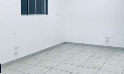 Sala Comercial mobiliada, ótima localização, estacionamento terceirizado no local.
