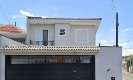 Sobrado a Venda com dois dormitórios, três vagas de garagem no Vila Nivi