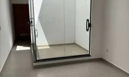 Sobrado,  03 dormitórios com uma suíte, banheiro  social, sala ampla com lavabo .