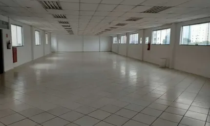 Salão Comercial pra locação, excelente para academia e outros com 400 metros de área livre