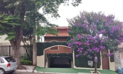 Casa para locação e venda com 6 dormitórios, sendo 2 suítes e 3 vagas de garagem em santana