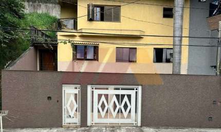 Sobrado para venda, com 4 suítes, e 6 vagas de garagem. Localizado no Jardim Guapira
