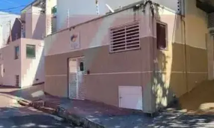 Sobrado em condomínio fechado com 3 dormitórios, sendo 1 suíte e 2 vagas, na Vila Mazzei.
