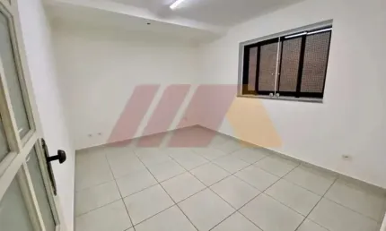 Vende ou aluga-se sobrado 13 dormitórios, 03 banheiros e quatro vagas de garagem,