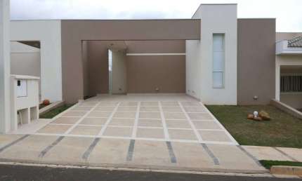Casa em condomínio fechado com 3 quartos para alugar na Lucas Nogueira Garcês, --, Jardim Garret, Araçoiaba da Serra por R$ 5.060