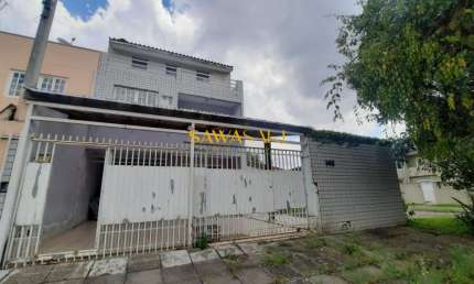 Sobrado Triplex de Esquina com quintal - OPORTUNIDADE