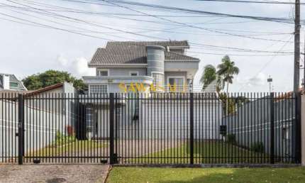 Sobrado à venda no bairro Guabirotuba - Curitiba/PR