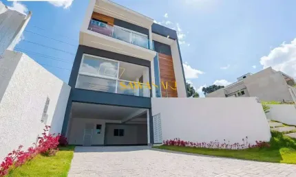 Sobrado à venda no bairro Santa Cândida - Curitiba/PR