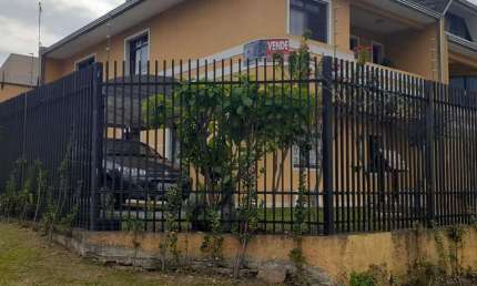 Sobrado Padrão para Venda em Capão Raso Curitiba-PR