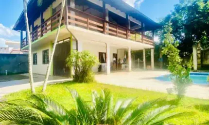 Casa à venda com 5 dormitórios, suíte e 210m² em São João do Rio Vermelho, Florianópolis. Aproveite por R$690.000!