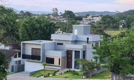 Casa à venda em Cachoeira do Bom Jesus, Florianópolis: 235m², 4 suítes, 5 banheiros. Confira esta oportunidade!