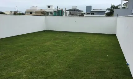 Casa à venda em Cachoeira do Bom Jesus, Florianópolis: 162m², 3 suítes, 4 banheiros. Confira!