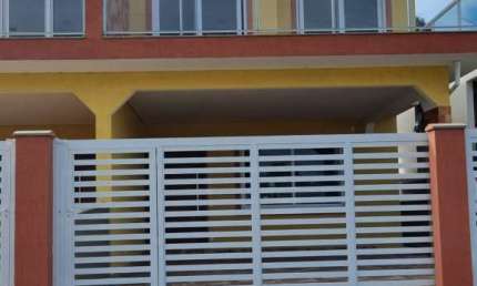 Linda casa de alto padrão na Praia dos Ingleses! Espaço amplo e fino acabamento!